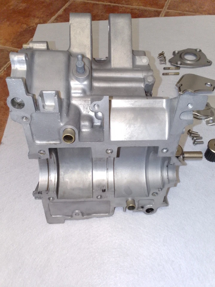 Carter Suzuki RGV 250 VJ21. Ref Motor J205 - Imagen 2 de 4