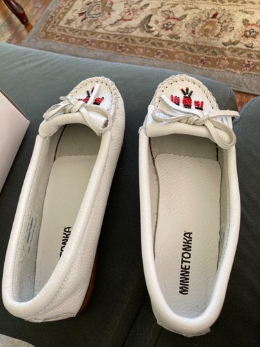 Minnetonka New in Box White shoes women - Picture 5 of 6