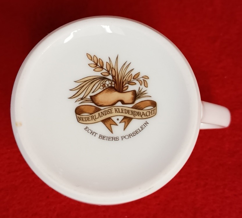 Vintage Dutch Childs Mug NEDERLANDSE KLEDERDRACHT  Urk Porcelain Small Cup - Picture 6 of 6