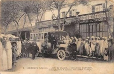 CPA ALGERIE KERRATA HOTEL DU CHAABET DIEUDONNE PROPRIETAIRE ( AUTOBUS AVEC GROSS