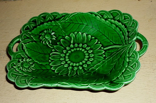 Majolica Centerpiece / pedestal serving dish GREEN LEAVES SUNFLOWER pattern 12.5