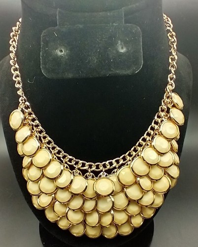 Neu mit Etikett Champagner Latz Harz Statement facettierte Perlen goldfarben Akzent Halskette - Bild 2 von 6