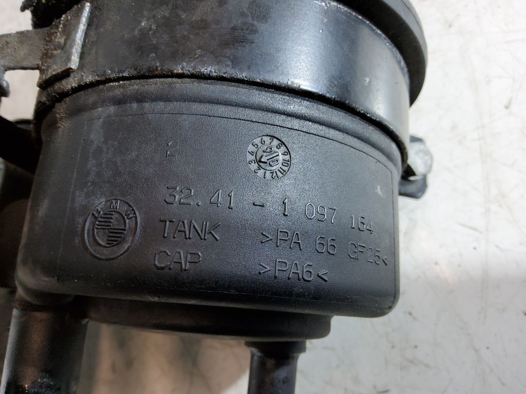 BMW 1 E81 E87 2005 Power steering fluid tank reservoir 1097164 DGR12073