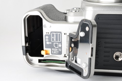 TOP MINT NIKON Df Full Frame SLR Digital Camera 4700 clicks Boxed Fast Delivery - Picture 11 of 14