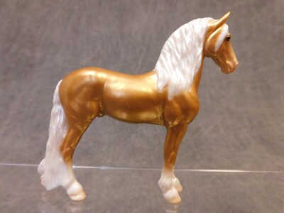 Breyer * Carat Gold Friesian * Brilliance Gift Set Stablemate Model Horse