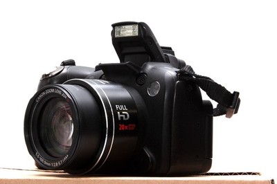 Canon PowerShot SX1 IS 10MP kleine handliche spiegellose Bridge Kamera