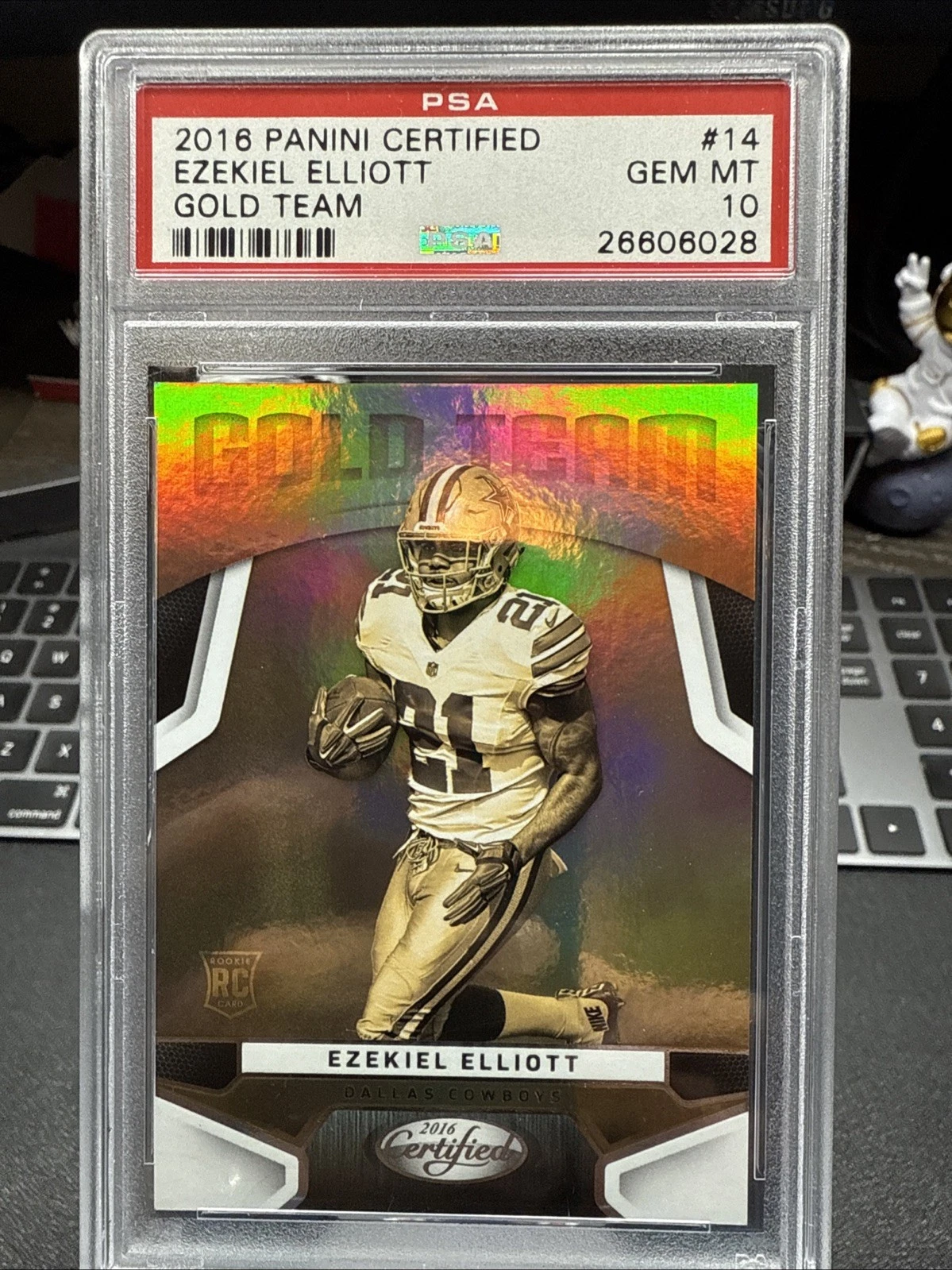 Ezekiel Elliott Panini Certified Gold Team #14 Base