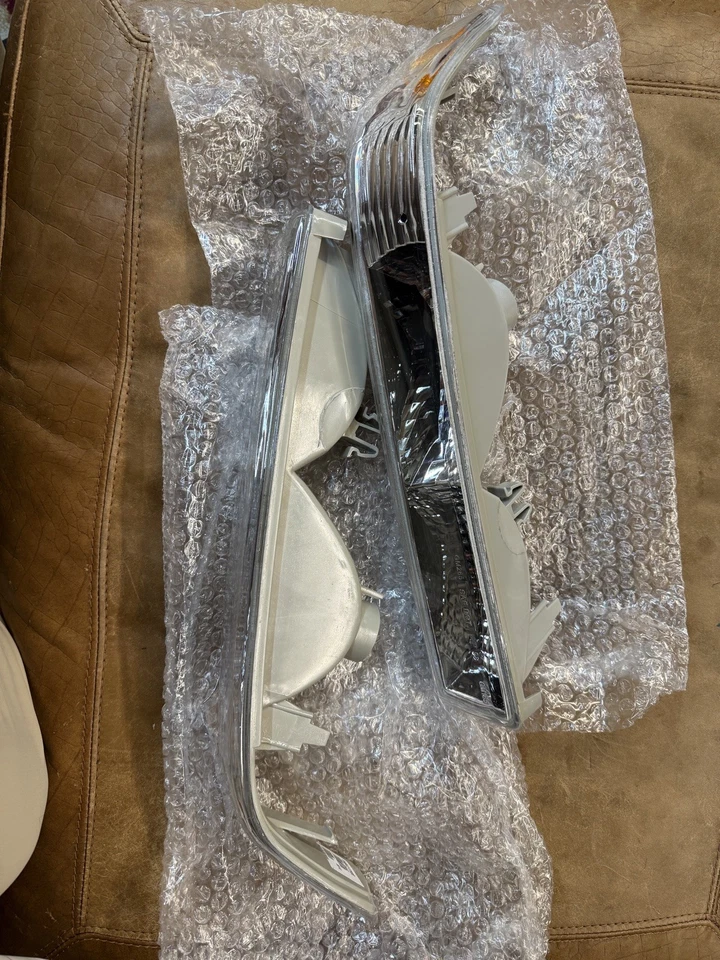 Anzo EE. UU. 511038 Chevrolet S10 Cromo Euro con Reflector Ámbar Luz de Estacionamiento Ass... Foto 2 de 3