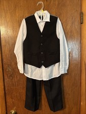 Izod Boys 3 Piece Vest Suit Size 7 Black And White. C124