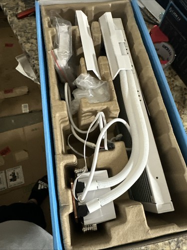 Lian Li Hydroshift LCD 360 White (no Fans) #2 - Photo 3/4