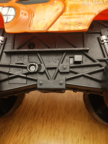 Hot Wheels 2011 A Monster Jam 1:24 El Toro Loco Sound Smashers Rare Works - Picture 11 of 14