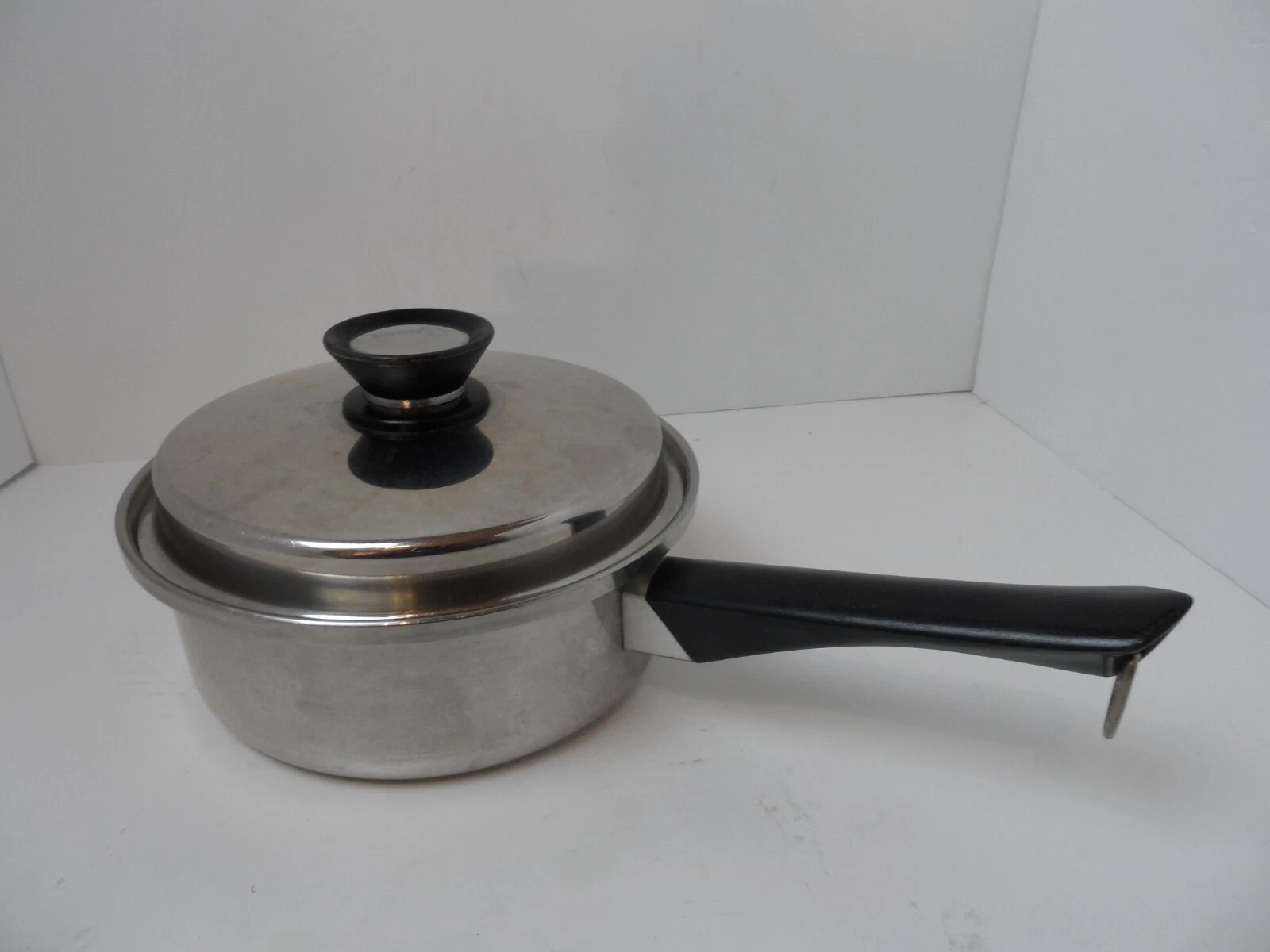 Vintage Amway Queen Stainless Steel 18/8 Multi Ply 2 qt Sauce Pan 8" w/ Lid