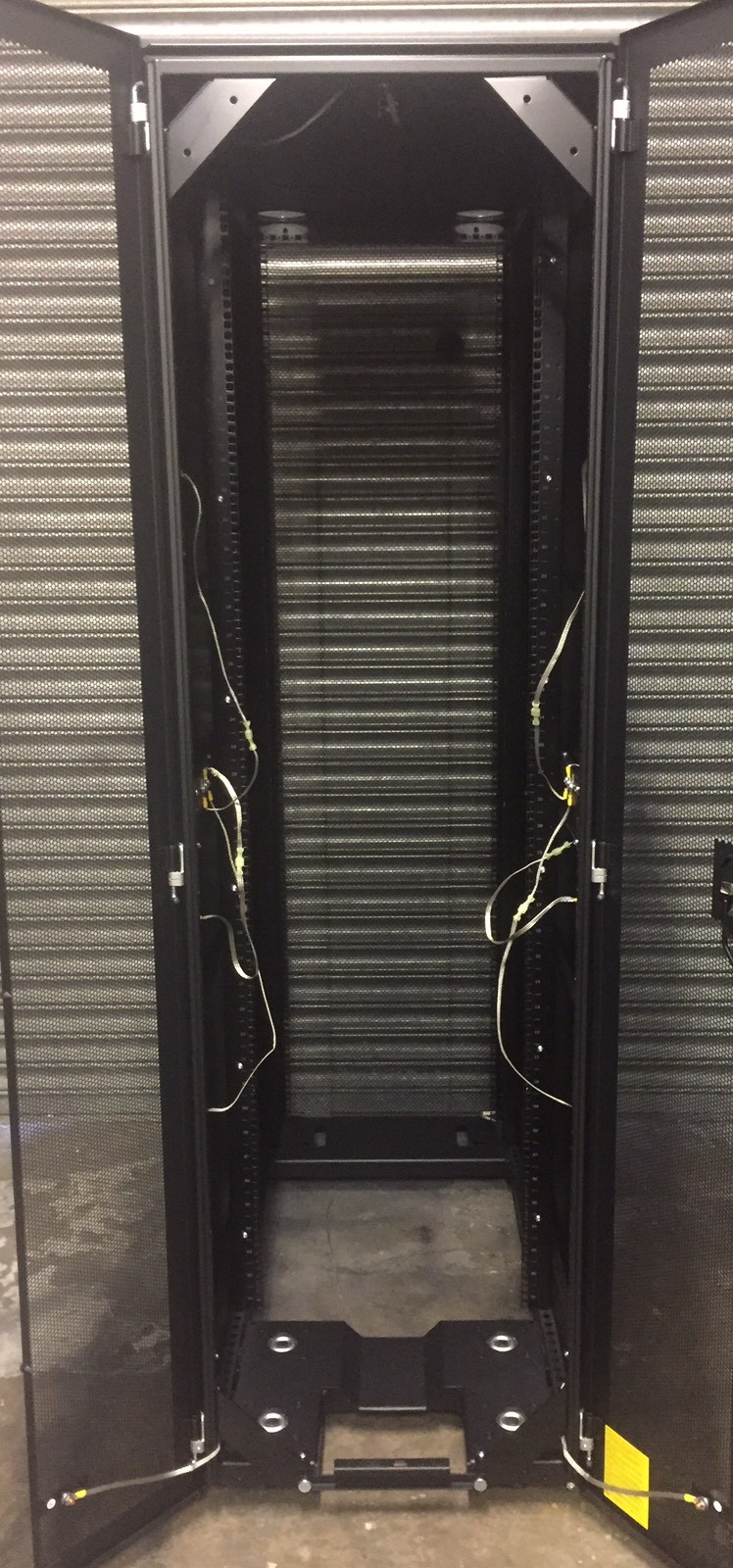HP 42U 600mm x 1200m 11642 G3 Server Cabinet Enclosure with Side Panels ...
