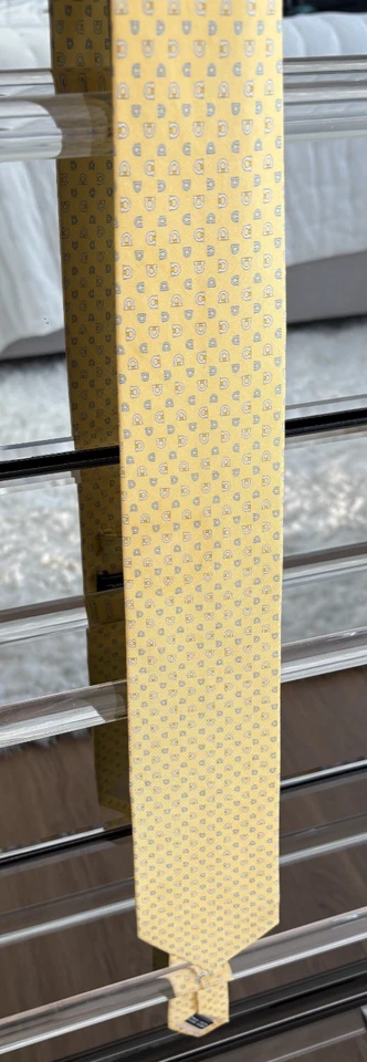 Salvatore Ferragamo Men’s 100% Silk Tie Yellow Gancini Print - Excellent Conditi - Image 2 of 4