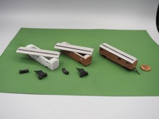 2 Stück Zirkus Wohnwagen Bausätze (1:160)