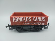 Hornby OO Gauge R009-020 Arnold Sands 10T Plank Wagon