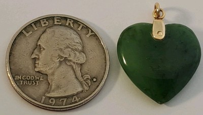 VINTAGE geschnitzter dunkelgrüner Jade 14K Gelbgold HERZ Anhänger NACHLASS SCHMUCK