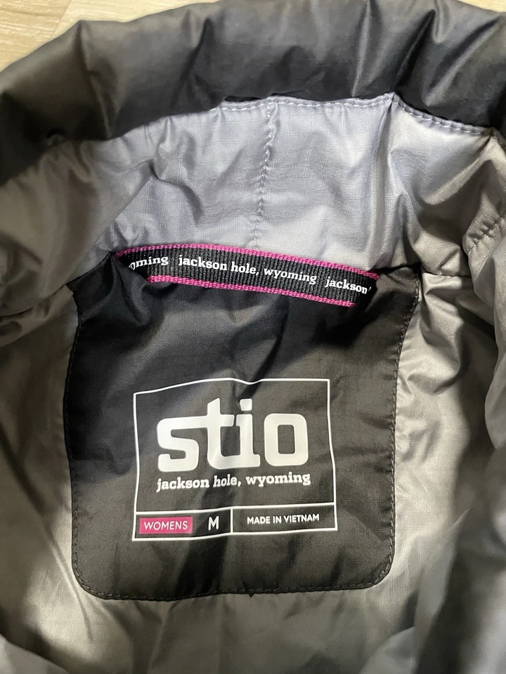 Stio Vest Women Sz M Black Insulated Zip Quilt Puff Mountain Shadow Sewn LOGO - Image 2 of 4