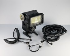 Vivitar Zoom Thyristor 285 Flash TESTED. Working Condition with 3 Sync Cords