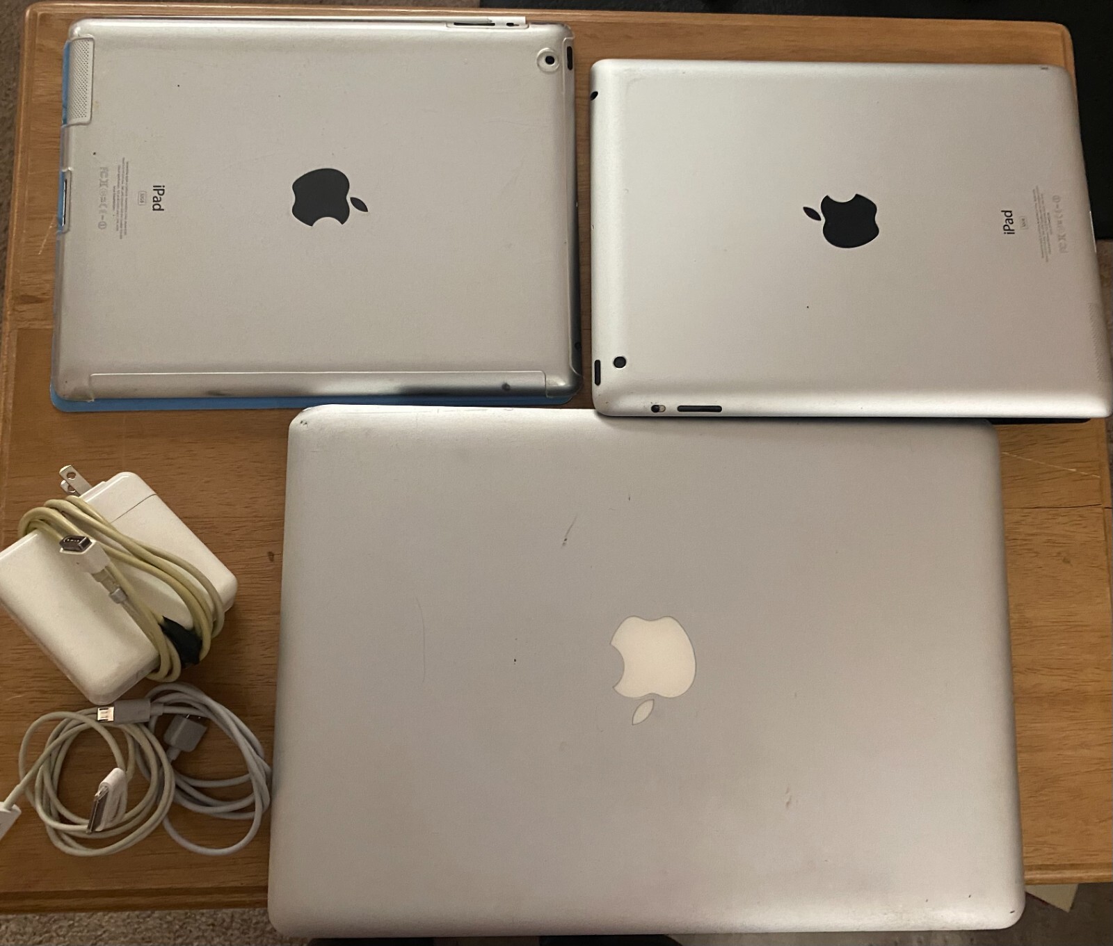 Lot of Apple Computer and 2 IPad /  chargers for Repair or Parts