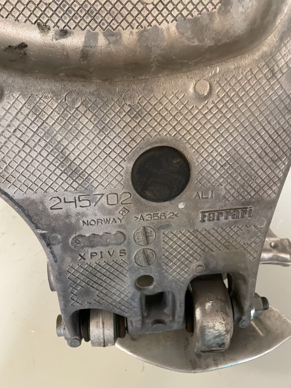 Ferrari California Right Rear SPINDLE KNUCKLE ARM 238468 237828 245702