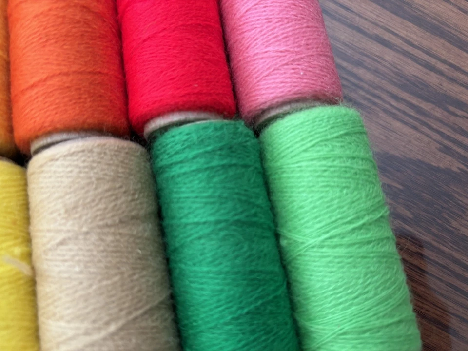 Needlepoint & Embroidery woolen thread 8 spools multicolored lightly used - Image 3 of 4