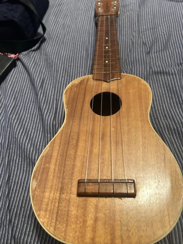 Vintage '68 Kamaka Ukulele. Rare family label signed/crafted by Samuel Kamaka Jr - Image 4 of 4