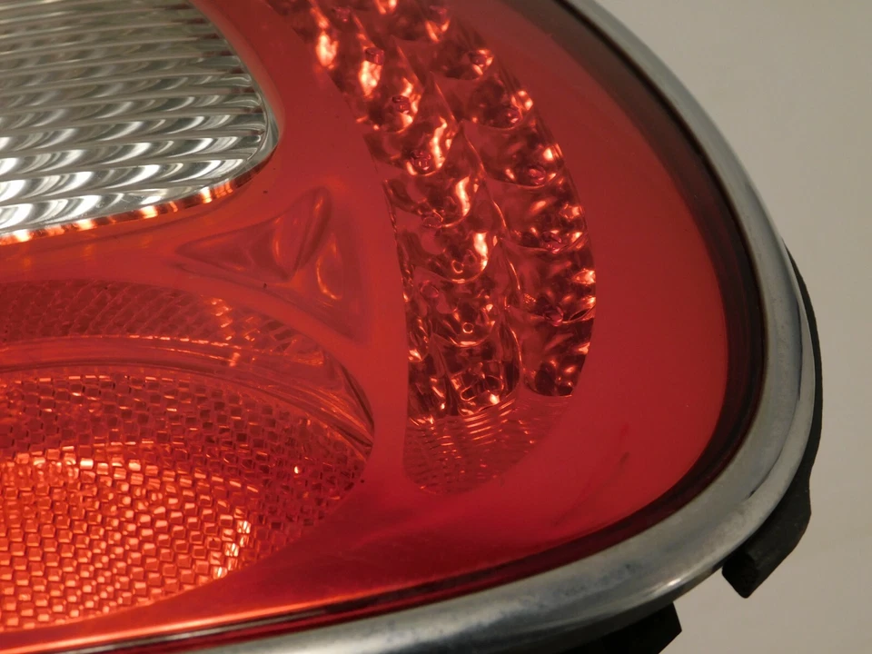 Jaguar 2004-2007 Jaguar XJ8 XJR Vanden Plas luz trasera derecha LED pasajero Foto 4 de 4