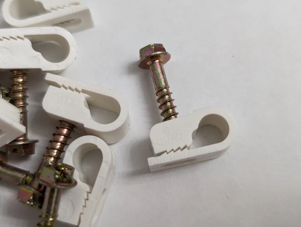 Telecrafter Products 700 Count RG-6 Quad Flex Clips Q4WH 1/2 Inch Screw In Depth - Image 4 of 4