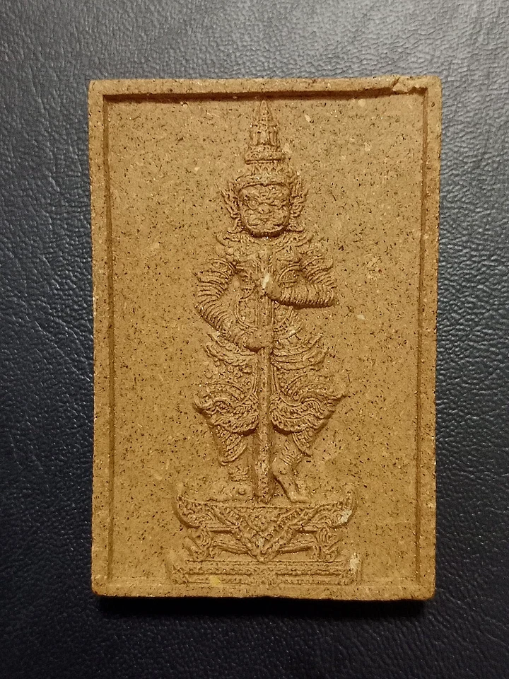 Buda Tailandés Amuleto Thao Wassuwan detrás Lang Yant Tri Ni Sing He Colgante Santo Foto 3 de 4