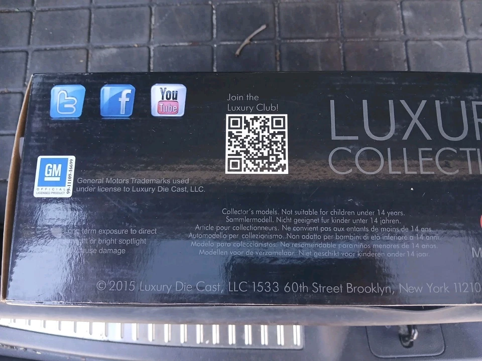 2015 1/18 Johnny O'Connell Championship Cadalliac CTS-V World Challenge Racecar  - Image 3 of 4