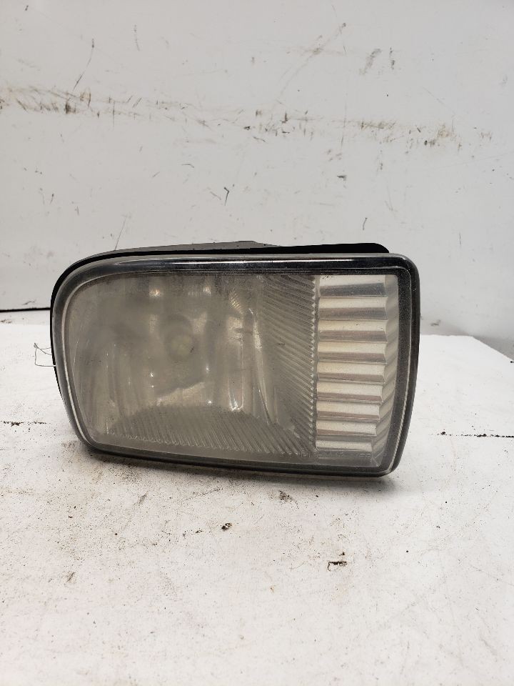 Used Driving Light fits: 2006 Lincoln Navigator Fog-Driving bumper mounted recta