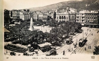 Old postcard   ORAN - The Place d'Armes and the Theatre