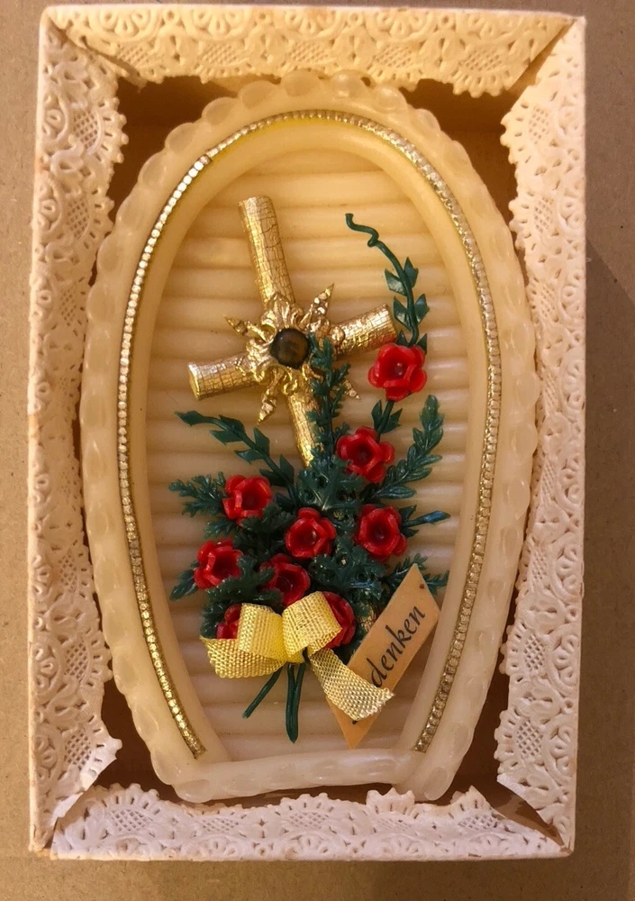 altes traditionelles Wachsstöckl im Originalkarton, ca 11 cm x 7 cm