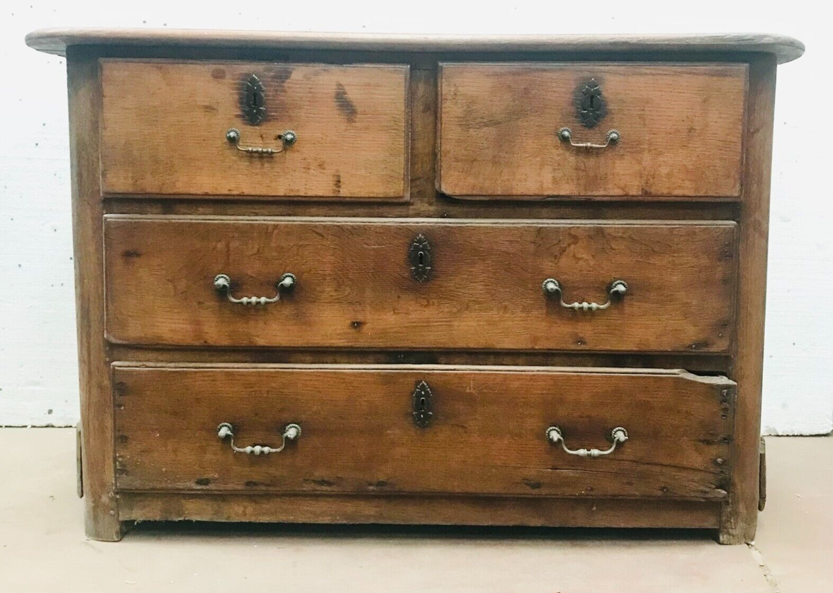 Commode Ancienne En Chêne Massif 4 Tiroirs - Style XVIIIe - Belle Table Salle à Manger
