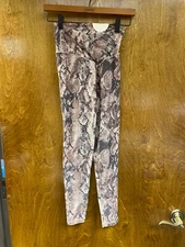 Women NWT "Offline by Aeria" high rise,brown snake pattern leggings. Size 7/8