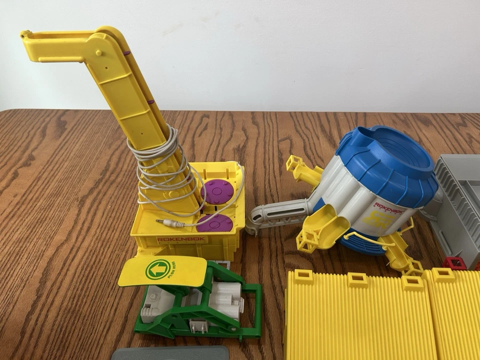 Lot Of Random Rokenbok Parts and Accessories Conveyor Figure Bases Lot 1 - Image 2 of 4