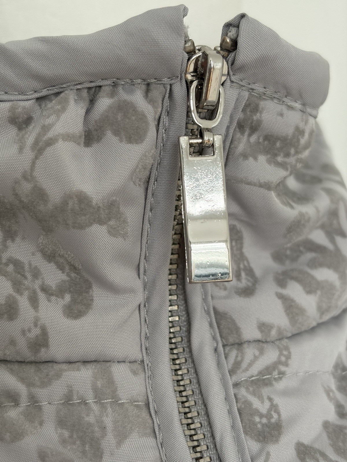 db established 1962 Gray Damask Patterned Full-Zi… - image 8