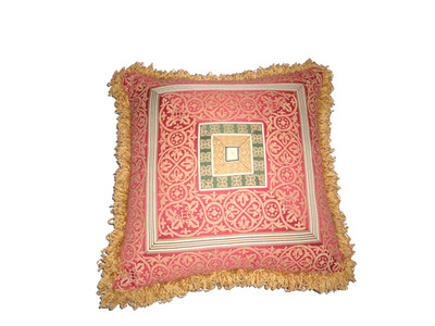 ROSE TREE MONACO RED GOLD  RED FLORAL MEDALLION  (1) THROW PILLOW  15 X 15