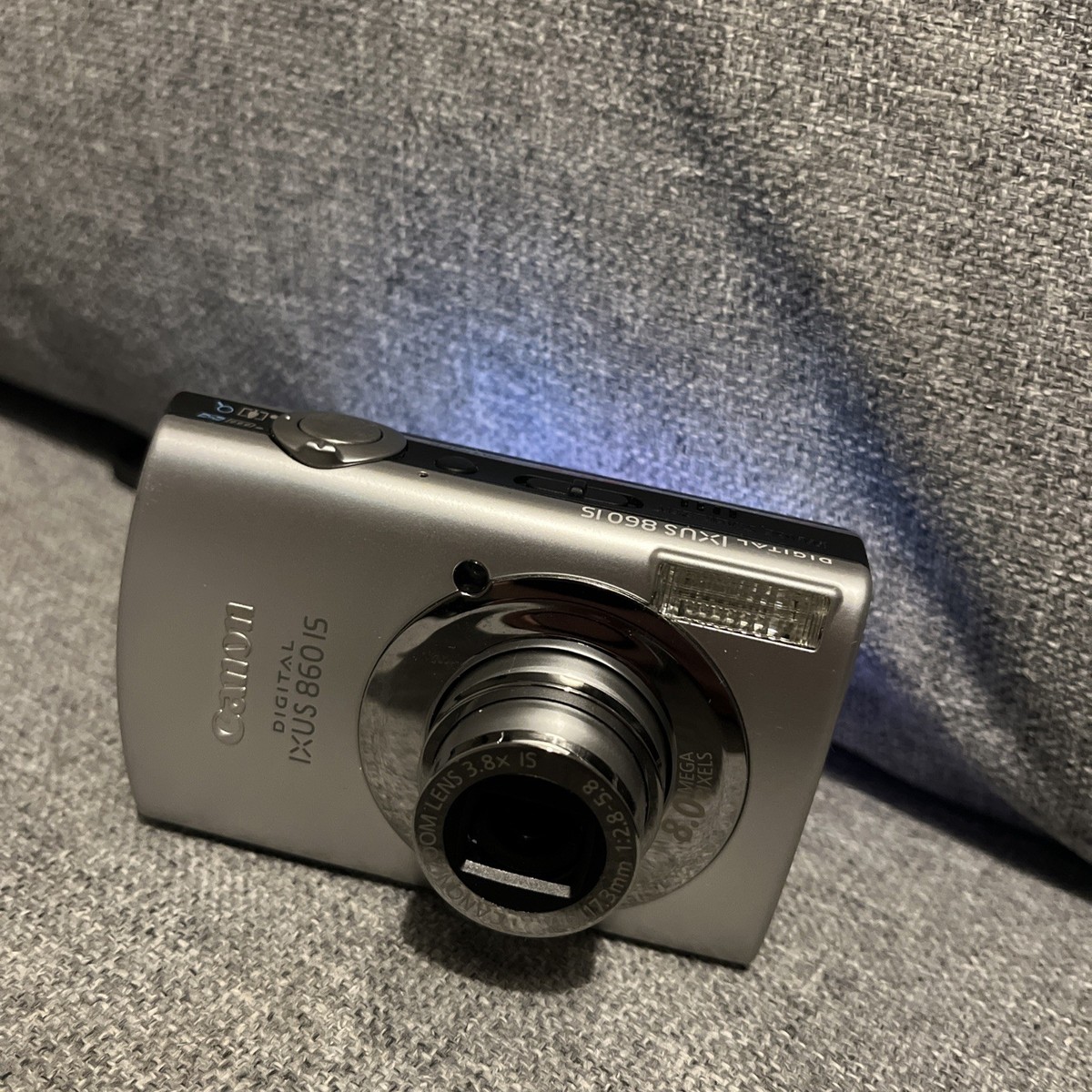 Canon Digital IXUS 860 IS Digital Camera 8.0MP 3x Optical Zoom CCD