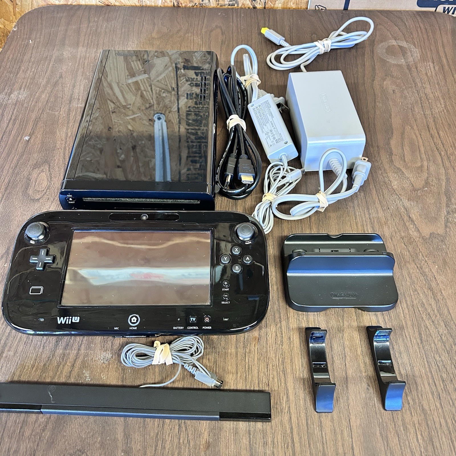 Nintendo Wii U 32GB Deluxe Set Bundle Black Lot with Console, Gamepad, Tested!