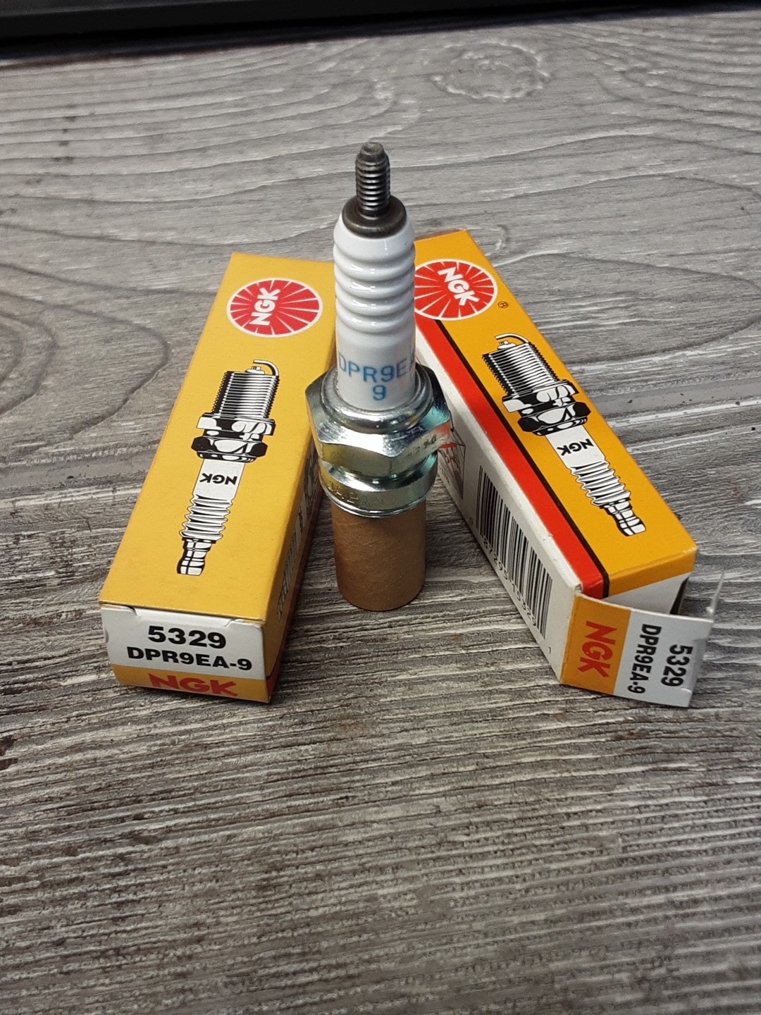 NGK SPARK PLUG NEW 1068 DP6EA-9 KAWASAKI VULCAN VW TYPE 1 MERURY  SHIPS FREE