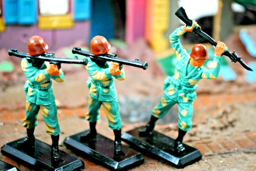 1:32 BRITAINS DEETAIL 7601 Special TASK FORCE UNIT SOLDIERS w WEAPONS Made in UK - Picture 6 of 8