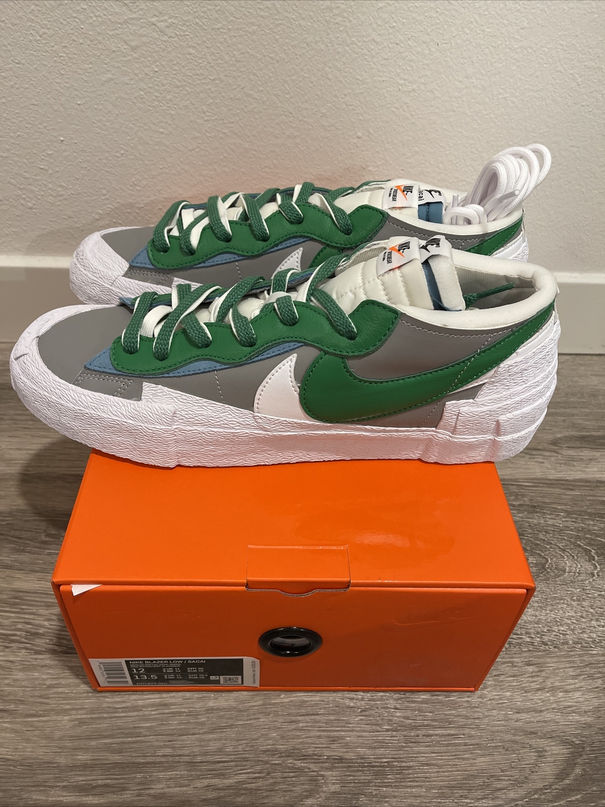 SACAI X NIKE DS Nike Blazer Low x SACAI Medium Grigio Classico Verde Uomo Taglia 12 DD1877 001*