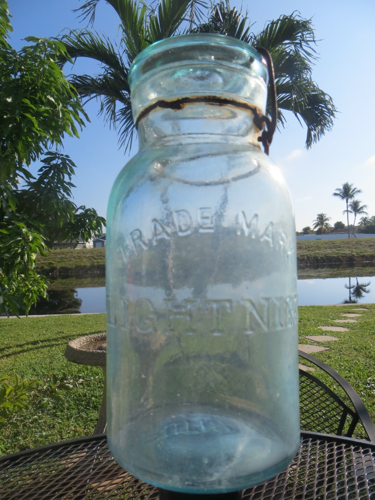 PUTNAM 476 Lightning Trade Mark blue glass canning jar Glass top metal clamp