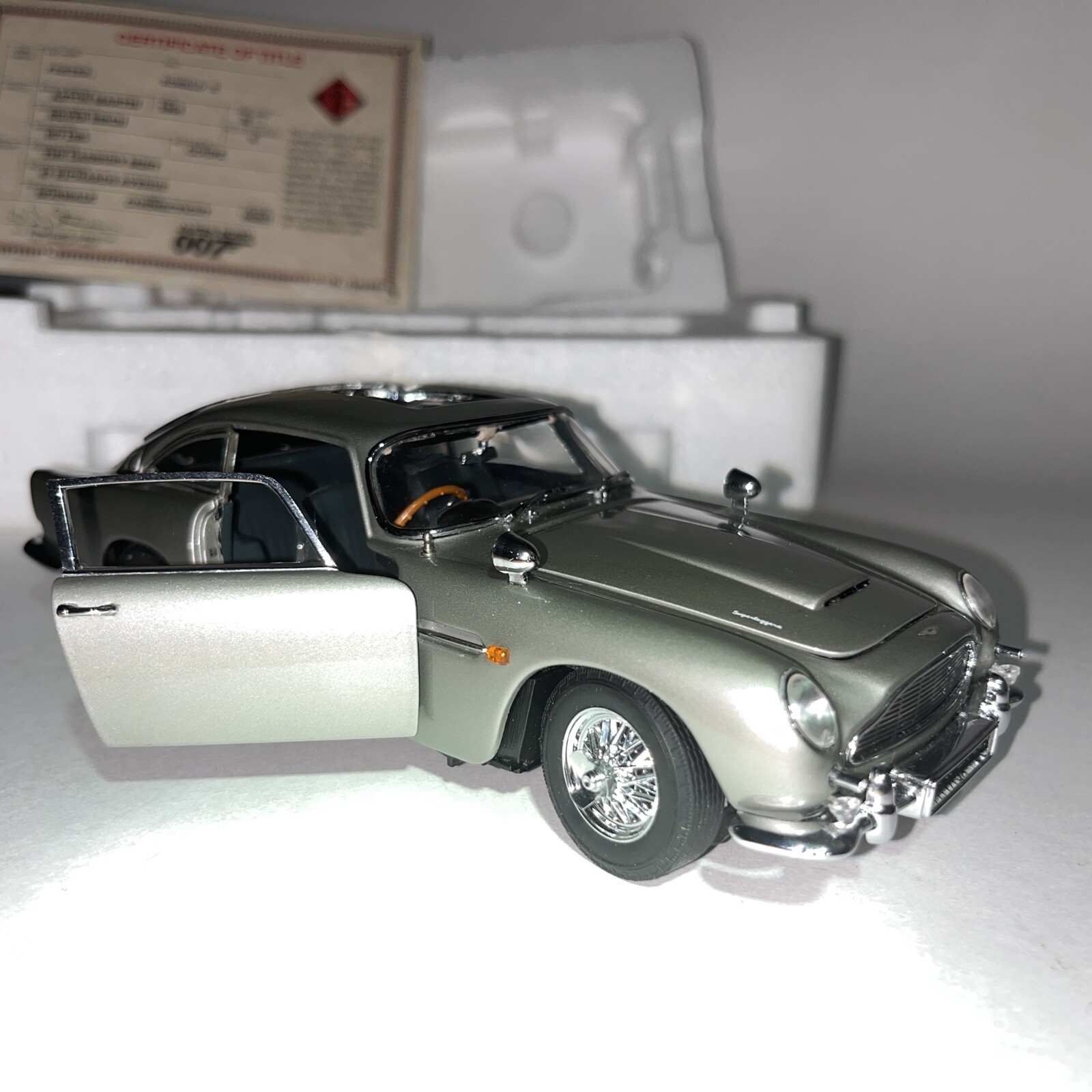 DANBURY MINT / ダンバリーミント 1/24 アストンマーティン DB5 007劇