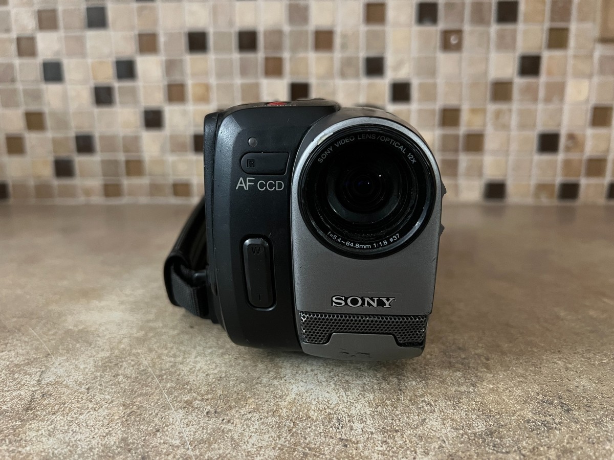 SONY Video8 Handycam CCD-TRV11 ② Sony Handycam CCD-TRV11 Video 8 With Storage | eBay