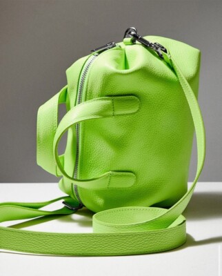 COS Tasche echt Mini Bowling Bag genarbtes Leder grün Crossbody makellos