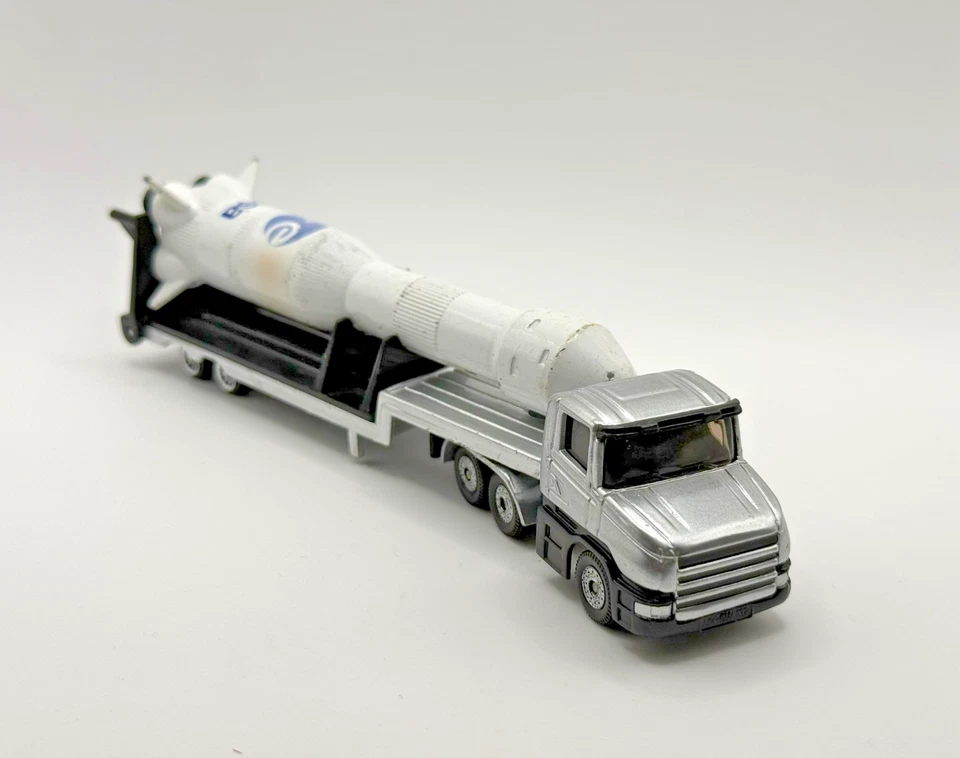 Siku Scania Tieflader mit ESA Rakete 1614 - Bild 2 von 3