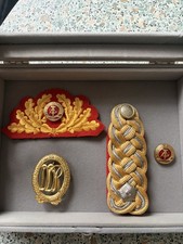 DDR/NVA Effektenschatulle Generalmajor Schulterstück LSK Mützenkorkade/Mützenabz